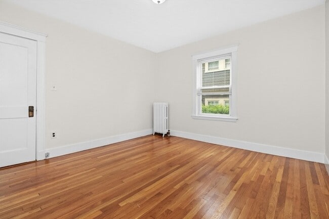 Building Photo - 44 Hillsdale St