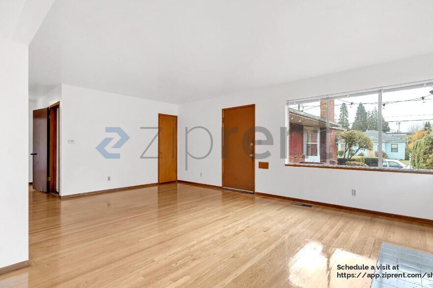 Building Photo - 6115 NE Clackamas St