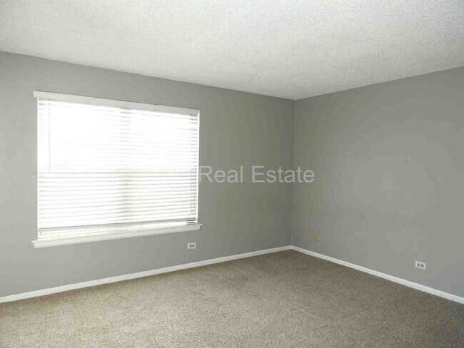 Building Photo - ONE MONTH FREE RENT