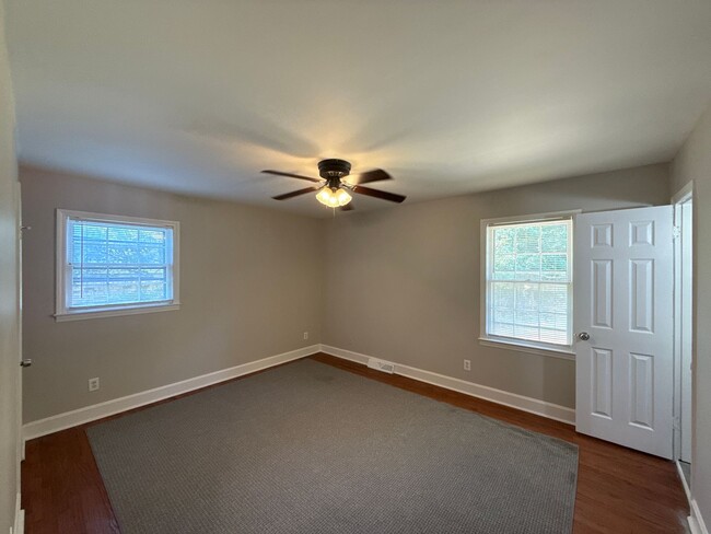 Building Photo - T.R. Lawing Realty Property