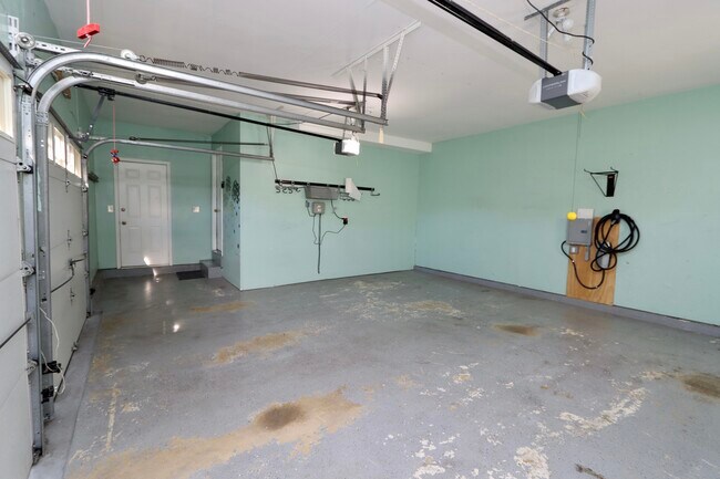 Building Photo - 2969 Columbia Dr