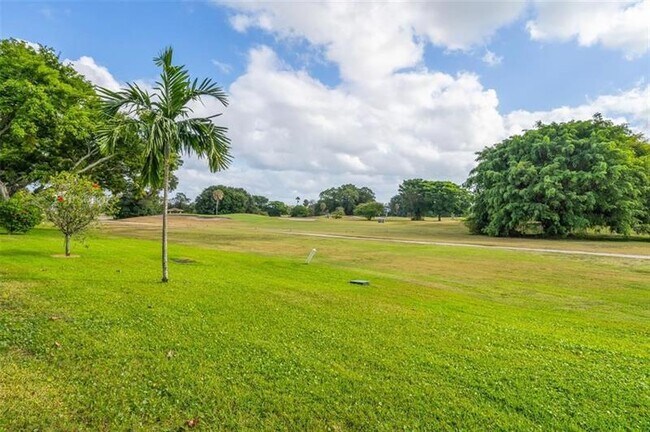 Building Photo - 3100 N Palm Aire Dr