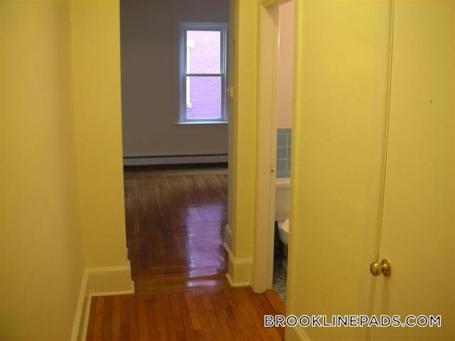 Building Photo - 1539 Beacon St