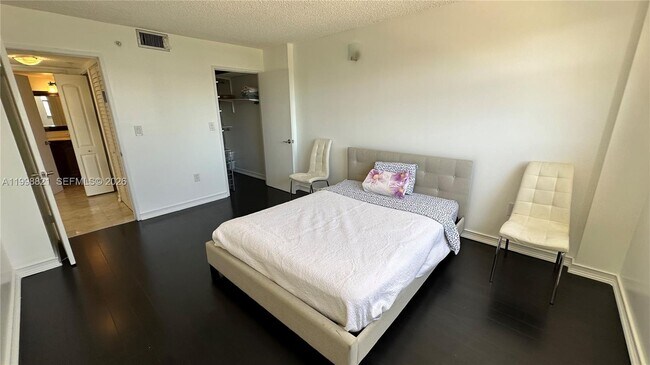 Building Photo - 210 174th St