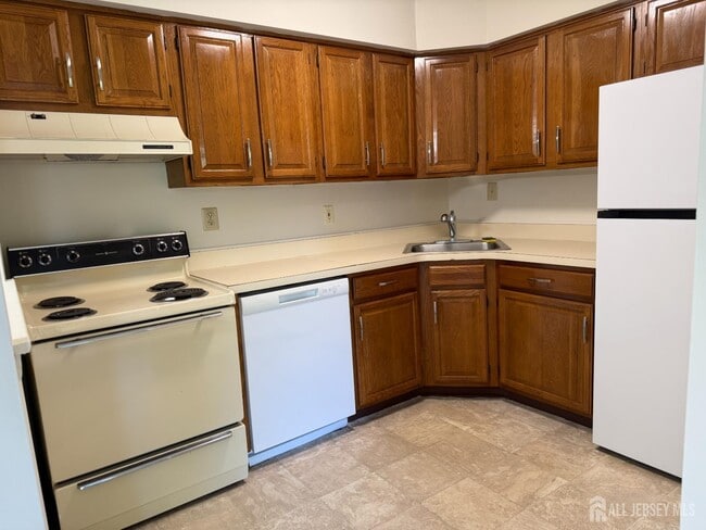 Building Photo - 2104 Aspen Dr