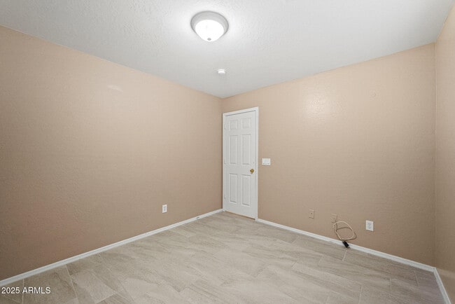 Building Photo - 863 S 239th Ln