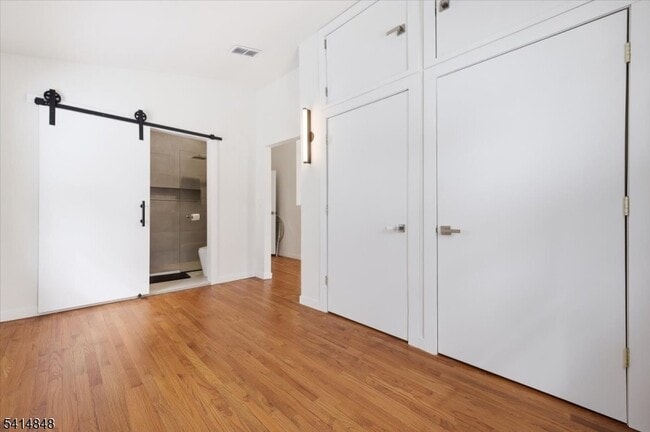 Building Photo - 92 George St