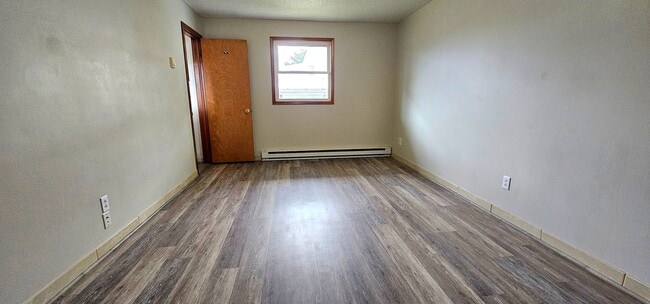 Building Photo - 253 Hillside Cir