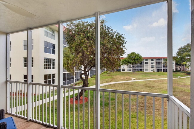 Building Photo - 3100 NE 48th Ct