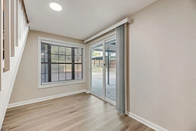 Building Photo - 5706 Rocky Ridge Rd