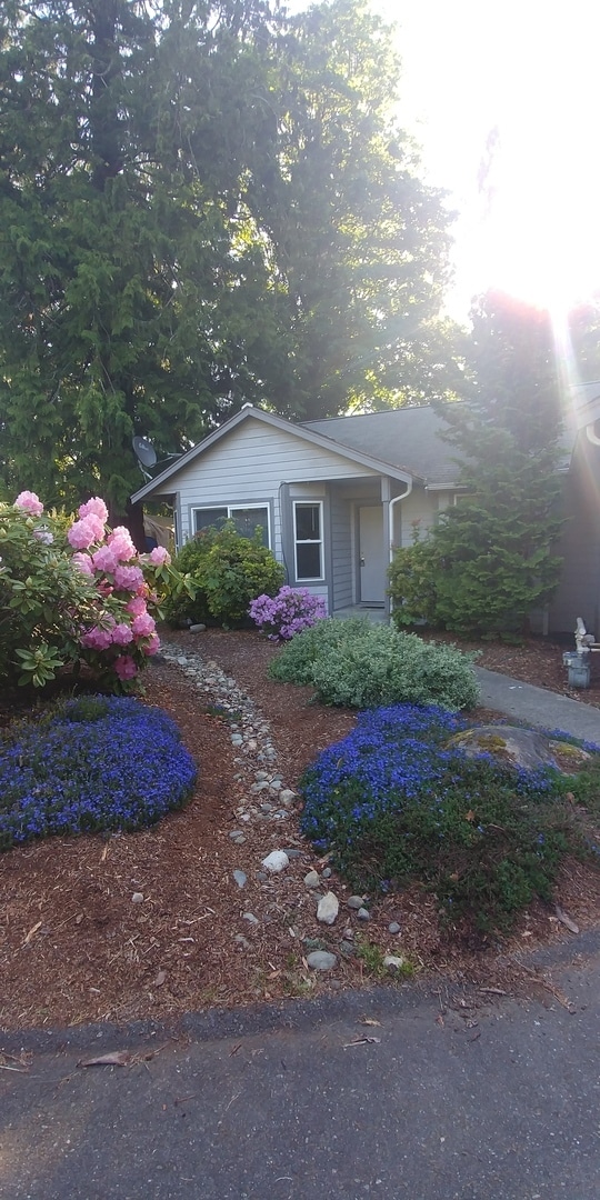 Building Photo - Updated 3 Bedroom 2 Bath Duplex In East Port Orchard