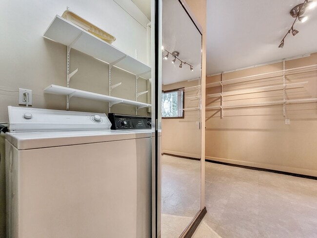 Building Photo - Charming Rambler with Ample Parking and Great Location