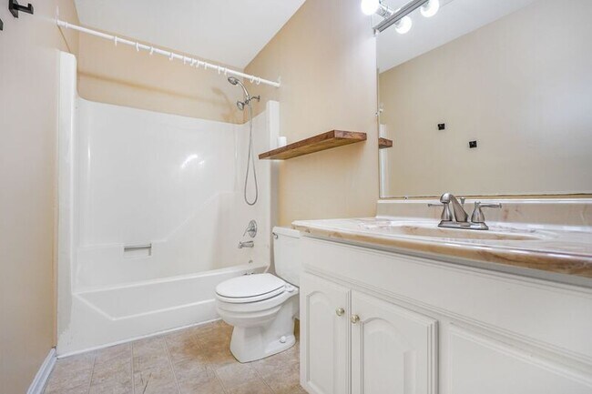 Building Photo - 128 Kings Mill Dr