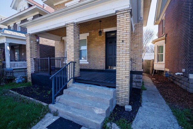 Building Photo - 402 Woodland Ave