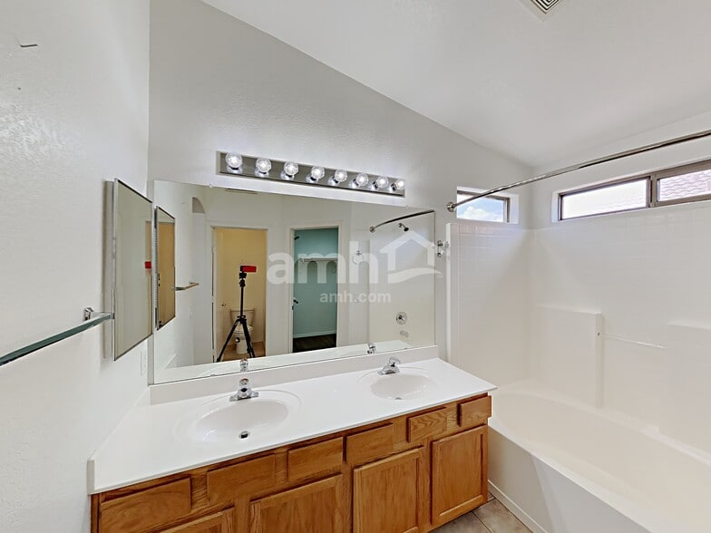 Building Photo - 13948 N 134th Dr