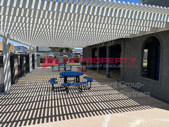 Building Photo - 5407 W Sheena Dr