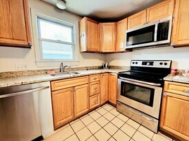 Building Photo - 74 Dunboy St