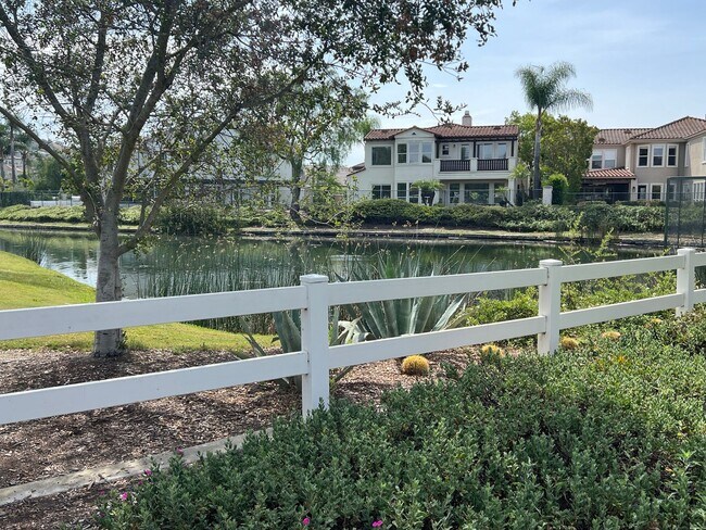 Building Photo - Luxury En Suite Living & Panoramic Views