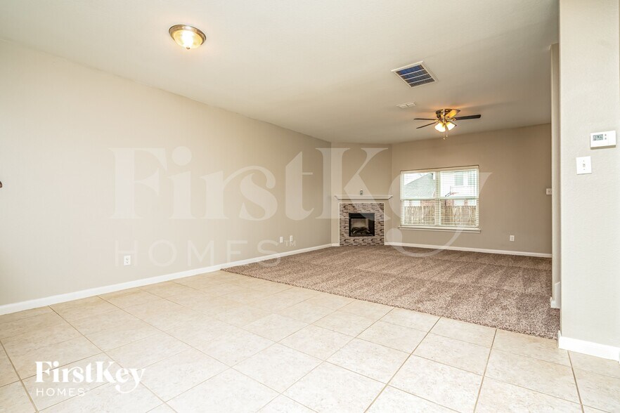 Building Photo - 3014 Flowering Springs Dr