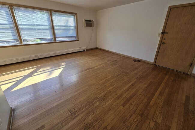 Building Photo - 4114 N Kedvale Ave