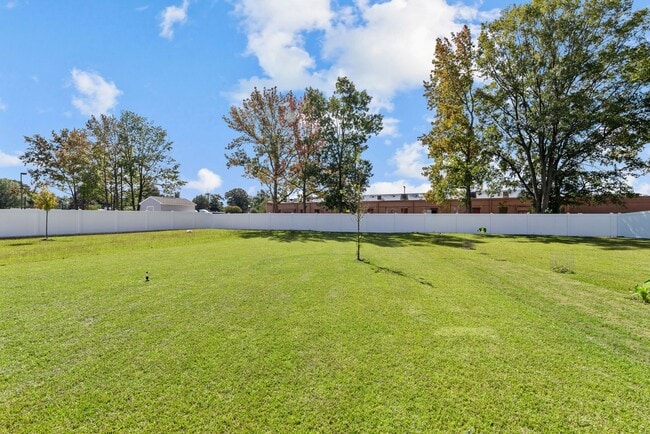 Building Photo - Spacious Home for Rent in Portsmouth!