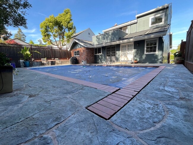 Building Photo - 3 Bed/2Bath Ready to Move In