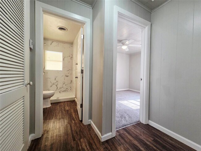 Building Photo - 307 E Kittyhawk Dr