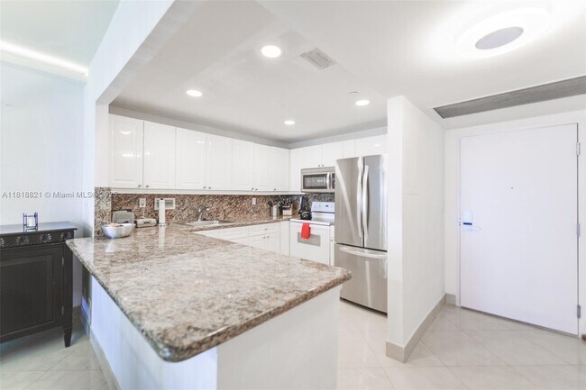 Building Photo - 2301 Collins Ave