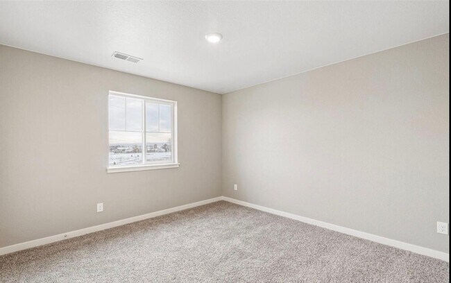 Building Photo - Newer 5-Bedroom Home Including All Applian...