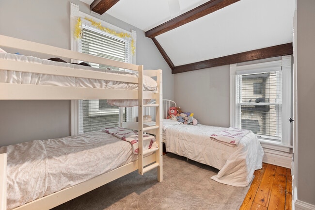 Building Photo - 3438 N Paulina St