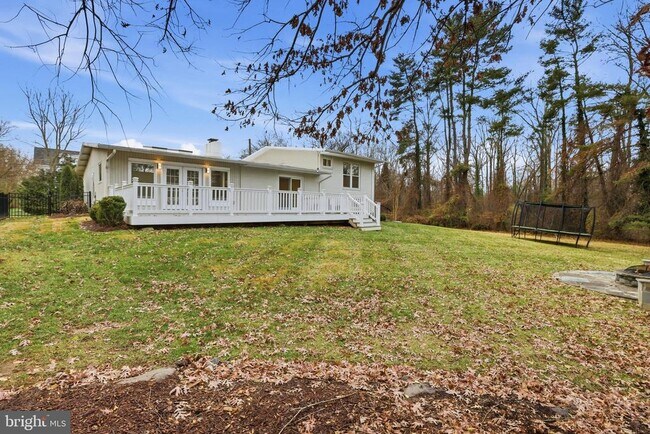 Building Photo - 6616 Beverly Ave