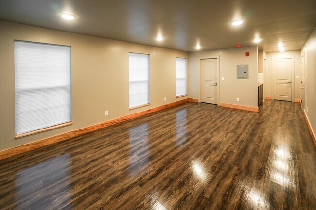 Building Photo - 608 N Dunn St