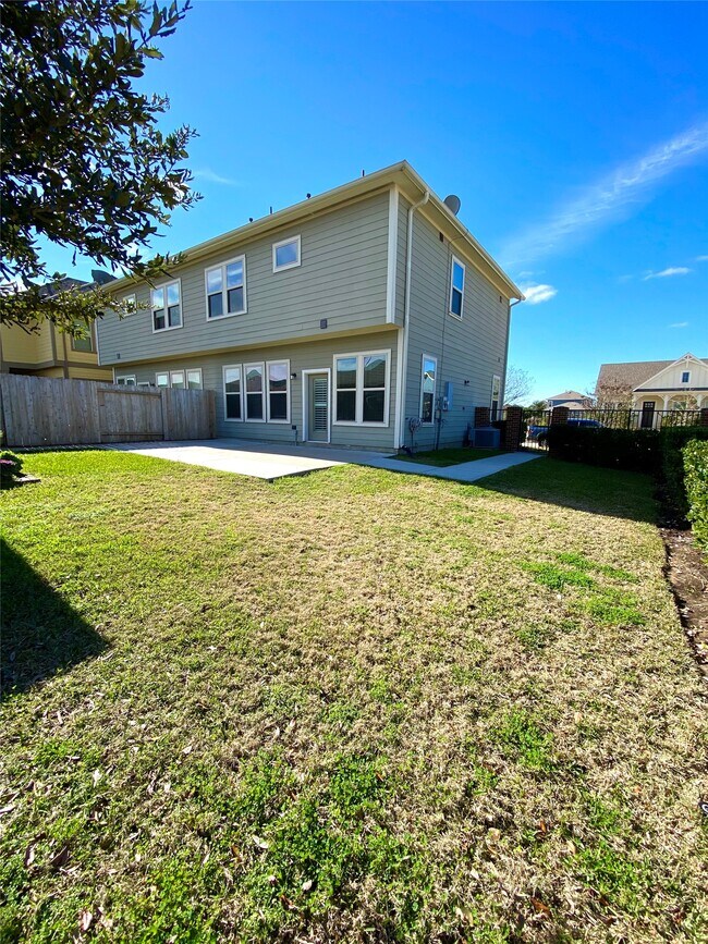 Building Photo - 16938 Makanda Dr