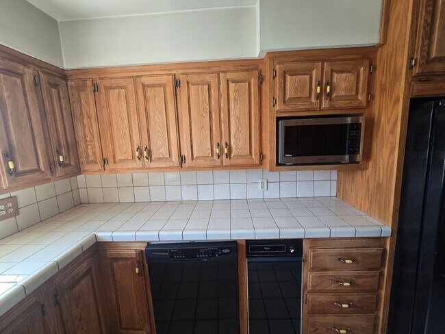 Building Photo - Spacious Single Family Home in Garden Grove for Lease