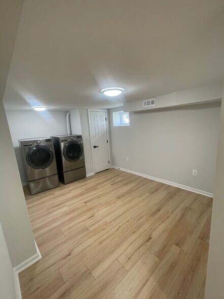 Basement Laundry Room - 2502 Linwood Rd