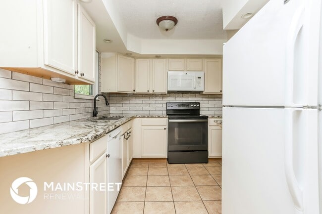 Building Photo - 1353 Meadow Dr