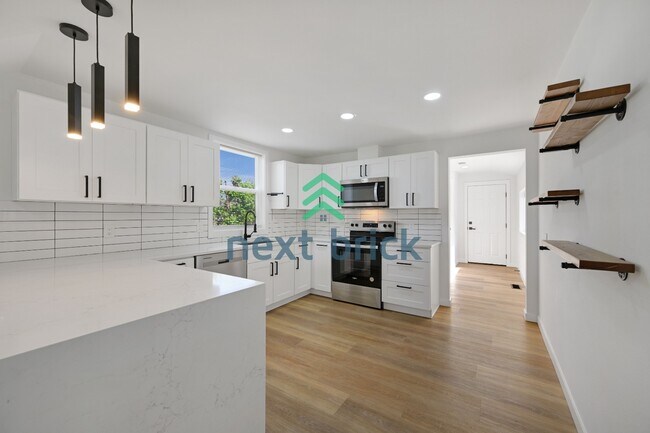 Building Photo - 215 S 107th St