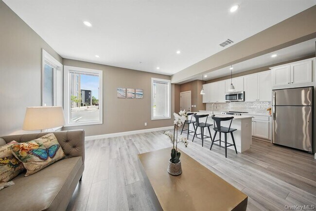 Building Photo - 7 Giada Ln