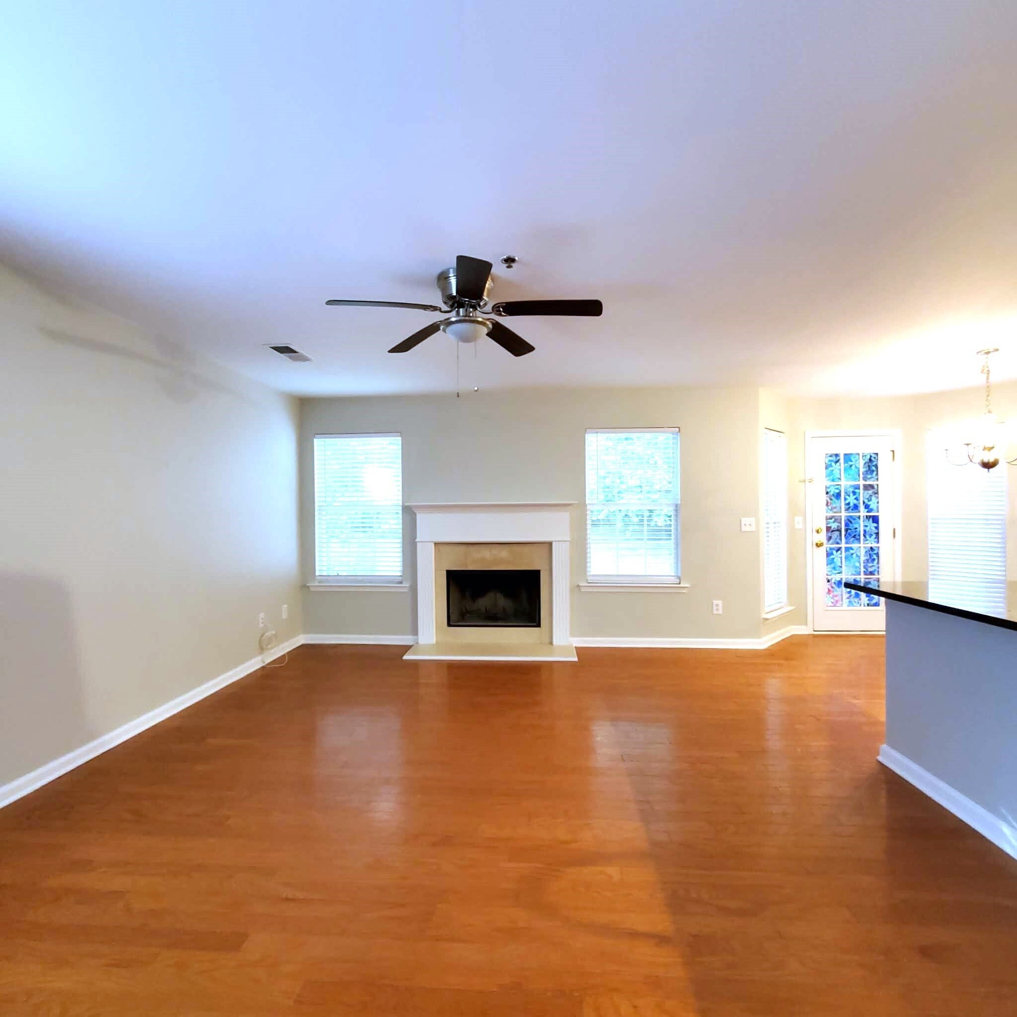 Building Photo - 300 Cottonwood Creek Cir