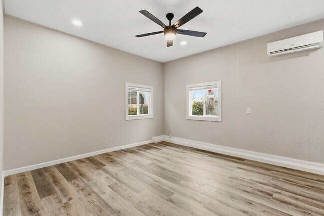 Building Photo - 4 Bedroom home 2 bath Available NOW!