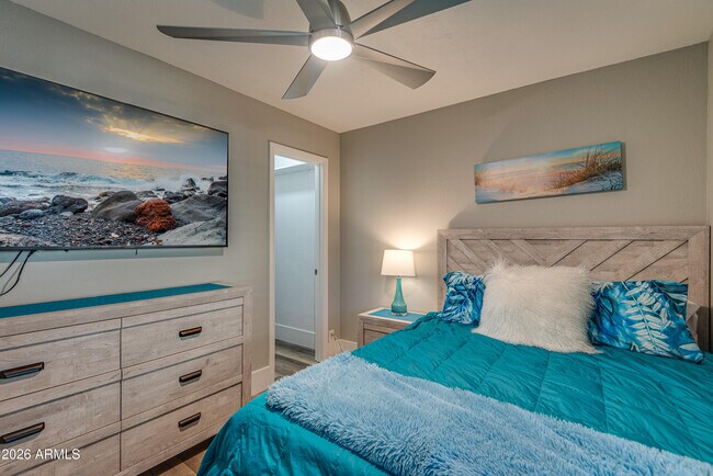 Building Photo - 4150 E Cactus Rd