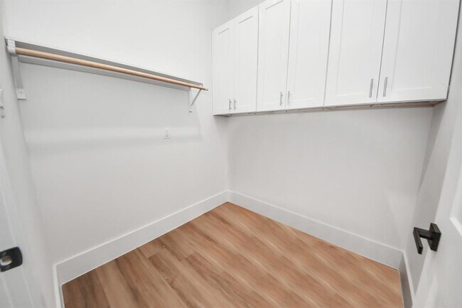Building Photo - 23855 Creek Wood Dr