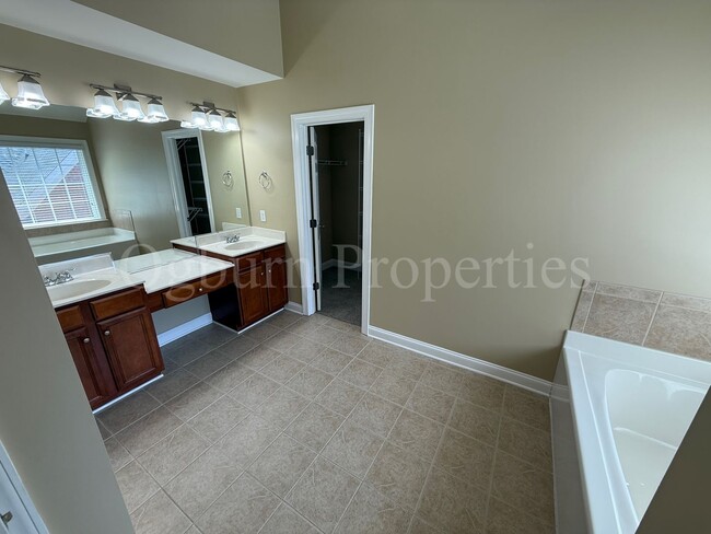 Building Photo - 880 Cameron Village Dr