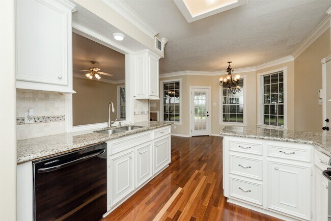 Building Photo - 215 Sunset Ridge Dr