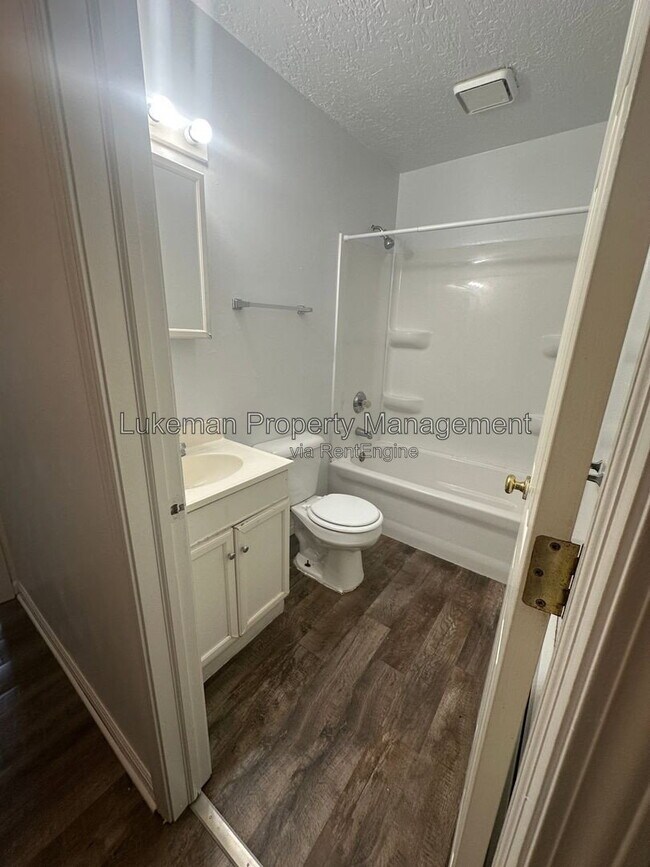 Building Photo - 1405 Huntington Ave