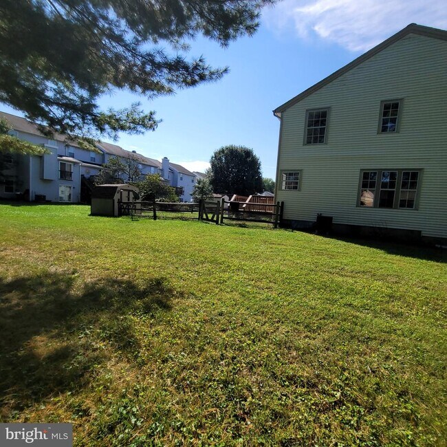 Building Photo - 733 Orley Pl