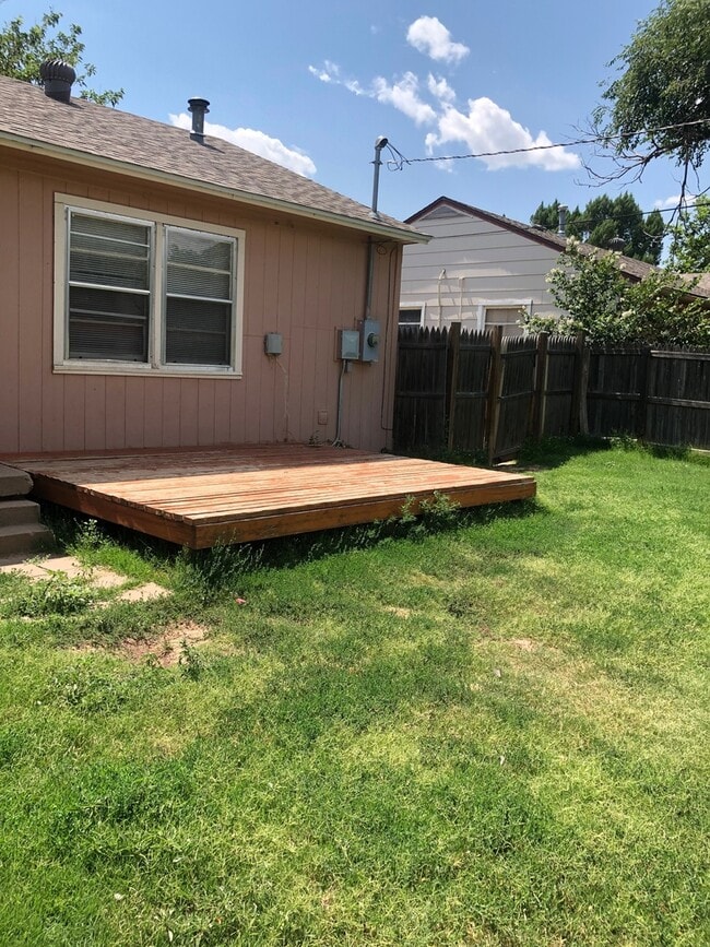 Building Photo - Located in Avondale!!! 3/1 Large Fenced Ba...