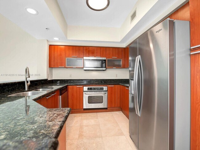 Building Photo - 15051 Royal Oaks Ln