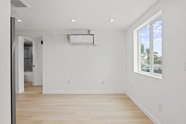 Building Photo - 2561 W Ave 30