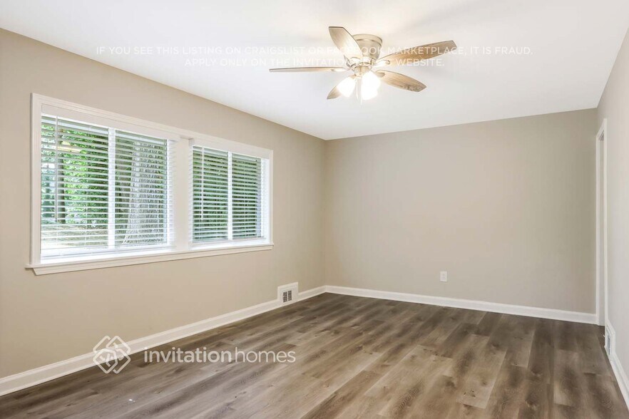 Building Photo - 1854 Long Dr